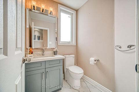 Photo 14 at 72 Vandervoort Drive, Jefferson, Richmond Hill