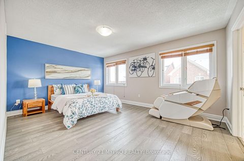 Photo 18 at 72 Vandervoort Drive, Jefferson, Richmond Hill