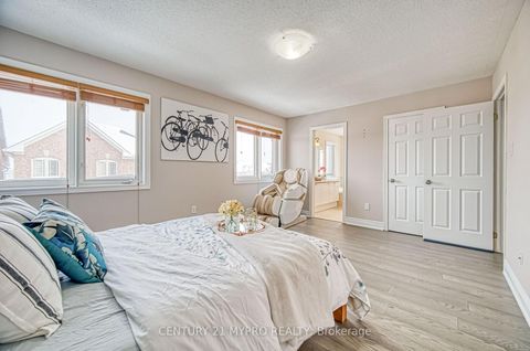 Photo 19 at 72 Vandervoort Drive, Jefferson, Richmond Hill