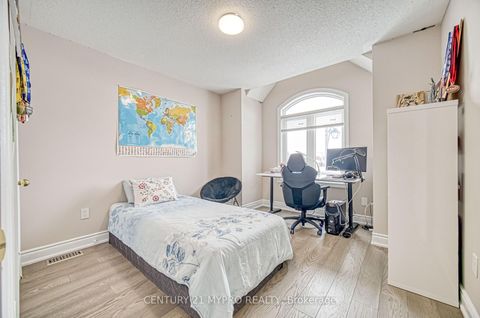 Photo 23 at 72 Vandervoort Drive, Jefferson, Richmond Hill