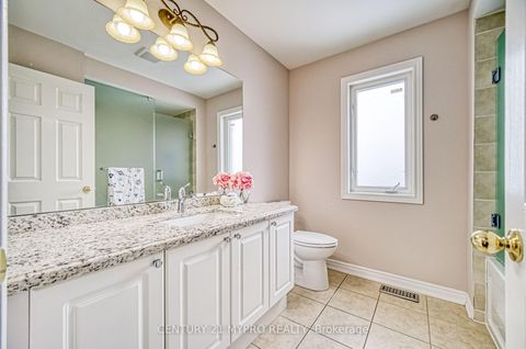 Photo 24 at 72 Vandervoort Drive, Jefferson, Richmond Hill