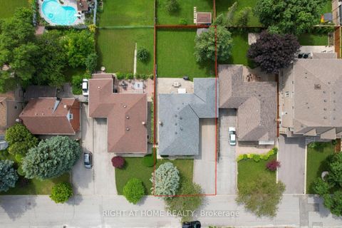 Photo 12 at 37 Garside Crescent, Amesbury, Toronto