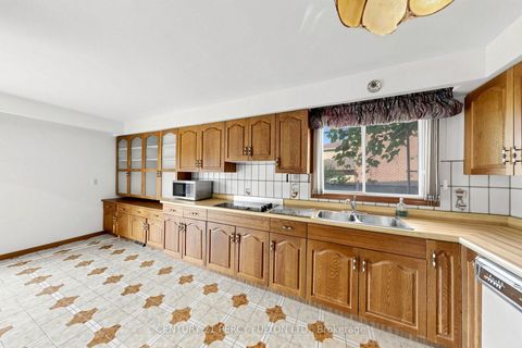 Photo 10 at 29 Ernest Avenue, Pleasant View, Toronto