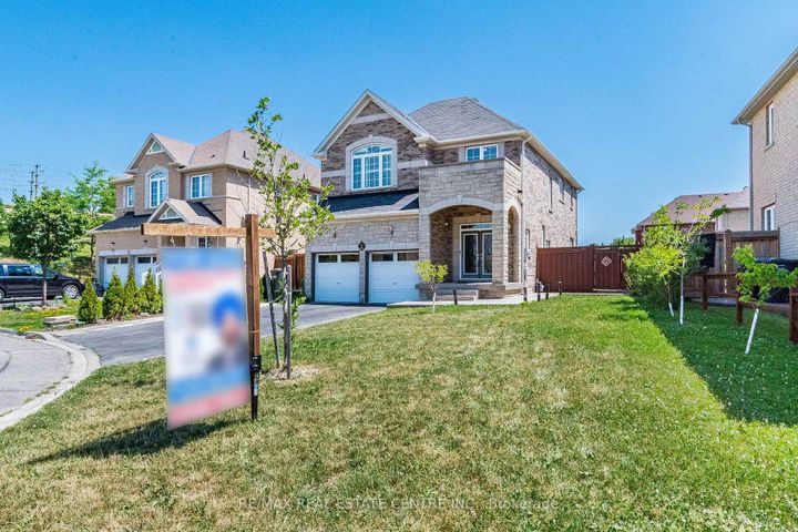 Photo 1 at 22 Red Ash Court, Northwood Park, Brampton