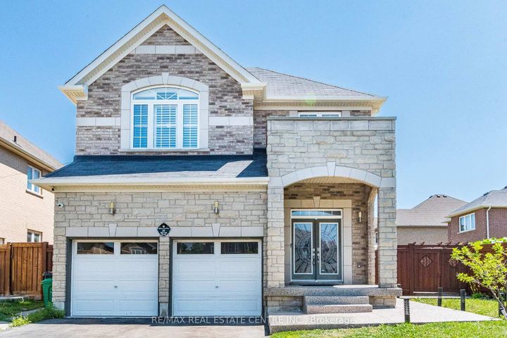 Photo 2 at 22 Red Ash Court, Northwood Park, Brampton