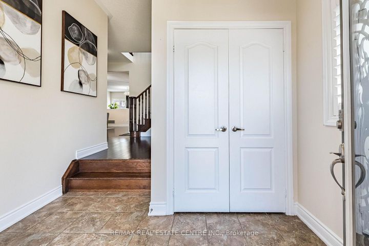 Photo 4 at 22 Red Ash Court, Northwood Park, Brampton
