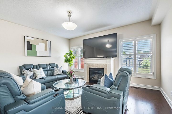 Photo 8 at 22 Red Ash Court, Northwood Park, Brampton