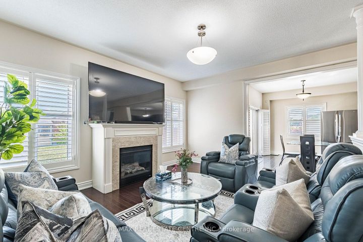 Photo 11 at 22 Red Ash Court, Northwood Park, Brampton
