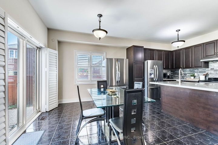 Photo 12 at 22 Red Ash Court, Northwood Park, Brampton