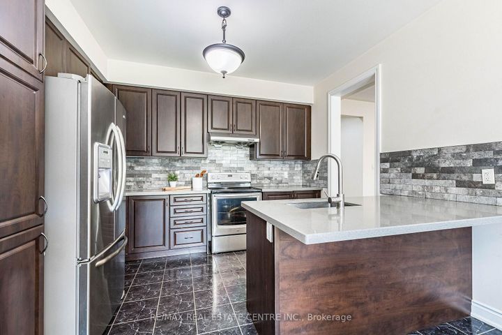 Photo 14 at 22 Red Ash Court, Northwood Park, Brampton