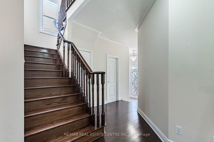 Photo 18 at 22 Red Ash Court, Northwood Park, Brampton