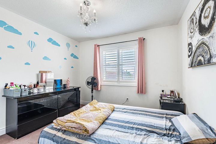 Photo 23 at 22 Red Ash Court, Northwood Park, Brampton
