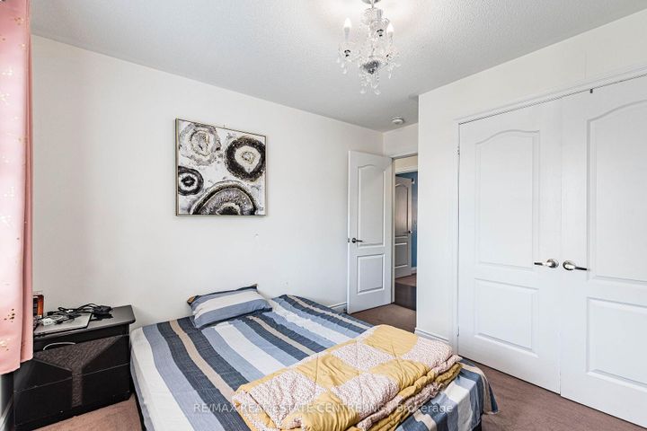 Photo 24 at 22 Red Ash Court, Northwood Park, Brampton
