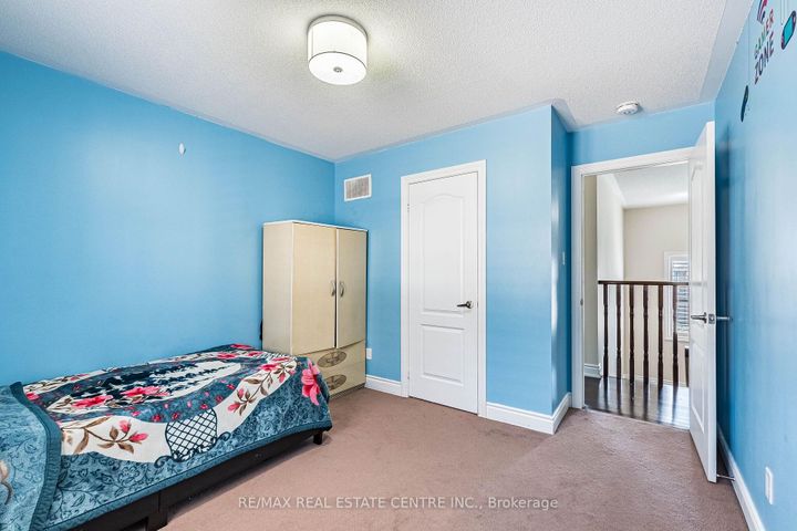 Photo 26 at 22 Red Ash Court, Northwood Park, Brampton
