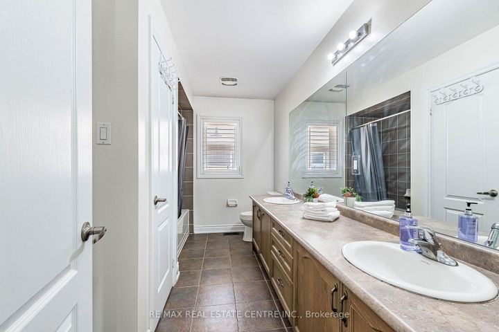 Photo 27 at 22 Red Ash Court, Northwood Park, Brampton