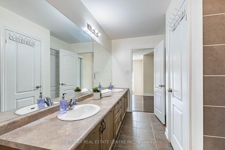 Photo 28 at 22 Red Ash Court, Northwood Park, Brampton