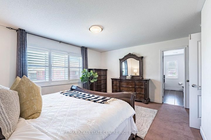 Photo 31 at 22 Red Ash Court, Northwood Park, Brampton