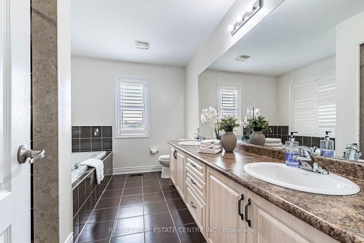 Photo 32 at 22 Red Ash Court, Northwood Park, Brampton