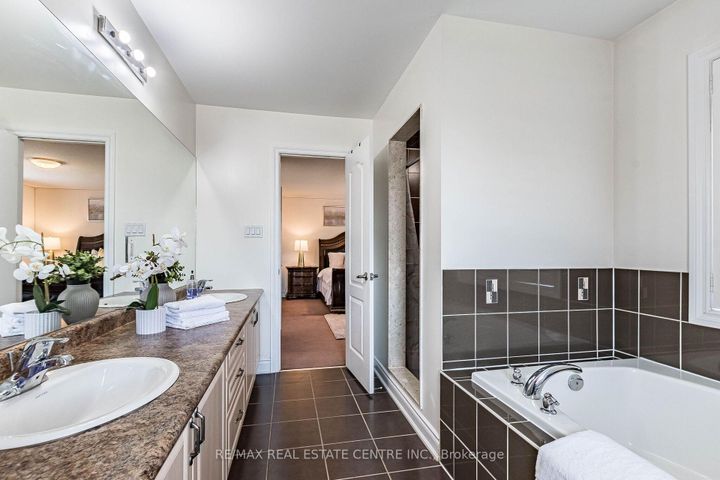 Photo 34 at 22 Red Ash Court, Northwood Park, Brampton