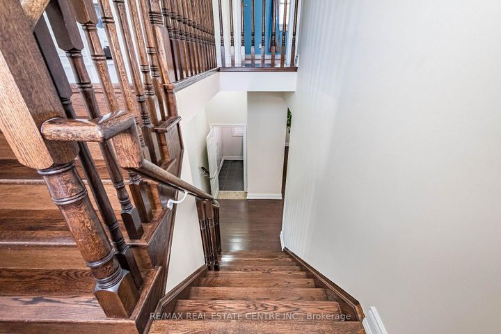 Photo 37 at 22 Red Ash Court, Northwood Park, Brampton