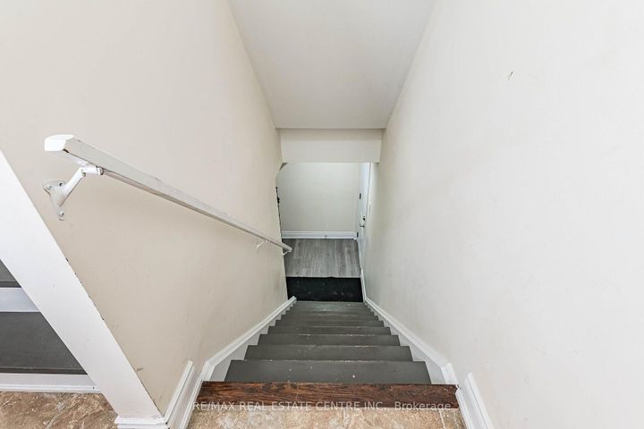 Photo 38 at 22 Red Ash Court, Northwood Park, Brampton