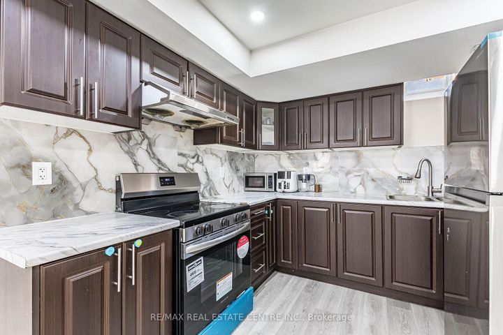 Photo 42 at 22 Red Ash Court, Northwood Park, Brampton