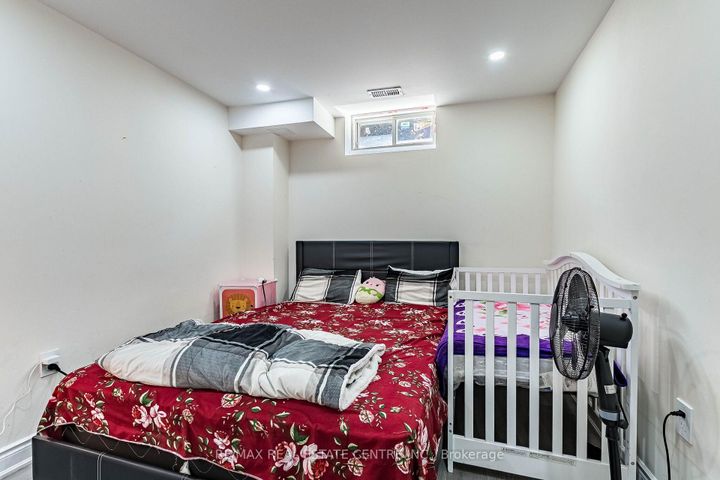 Photo 43 at 22 Red Ash Court, Northwood Park, Brampton