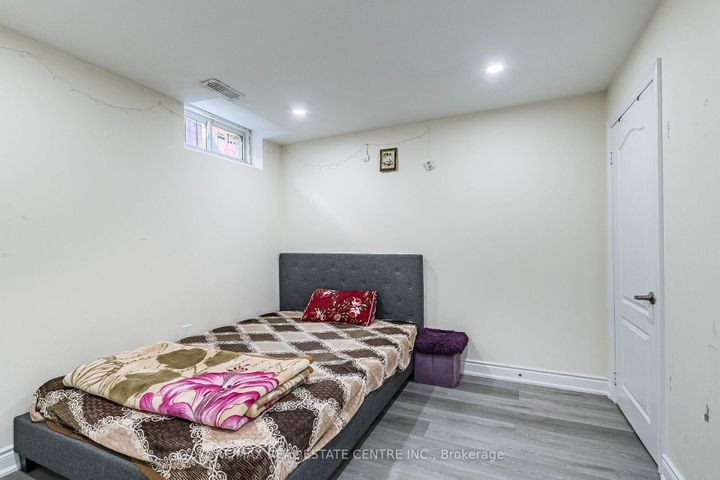 Photo 44 at 22 Red Ash Court, Northwood Park, Brampton
