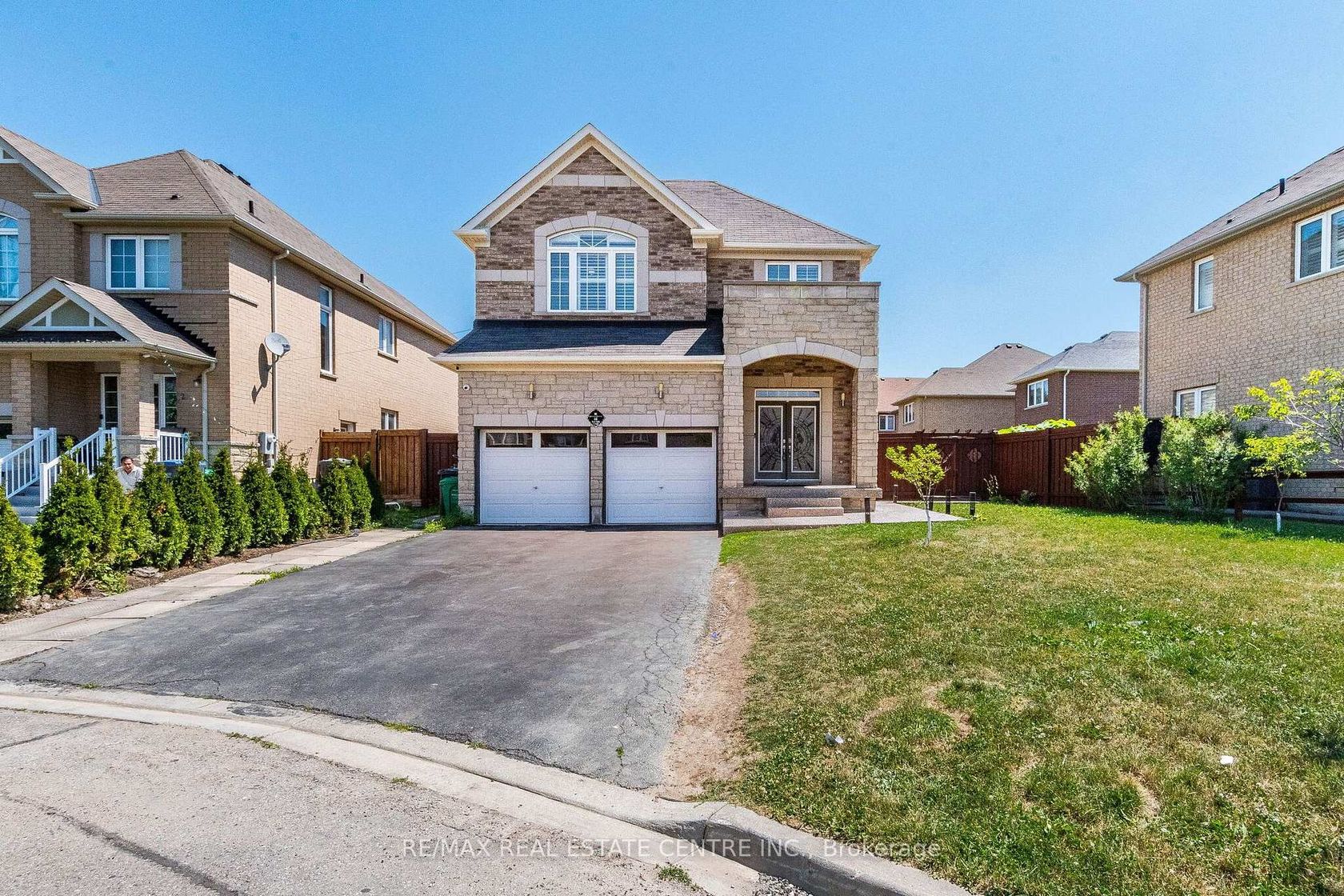 22 Red Ash Court, Northwood Park, Brampton 2