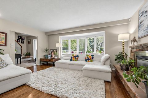 Photo 3 at 12 Longhope Place, Don Valley Village, Toronto