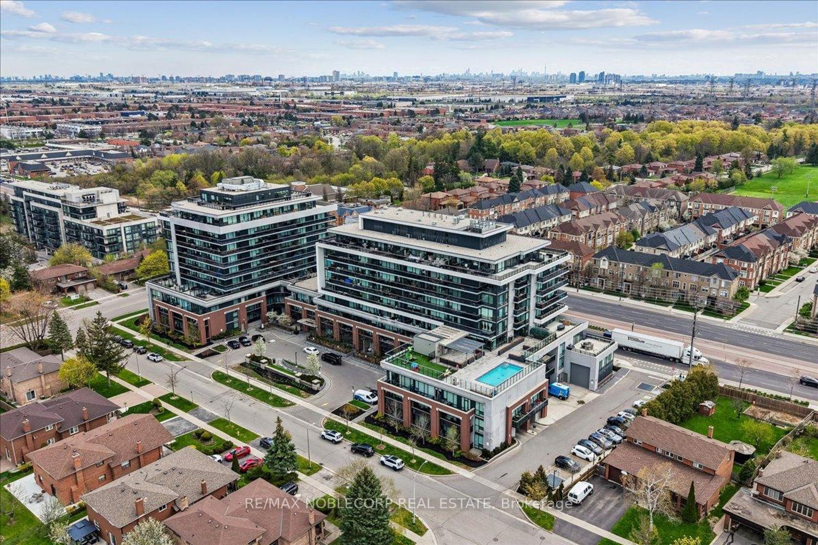 503 - 4800 Highway 7, East Woodbridge, Vaughan photo number 2