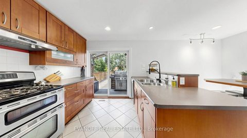 Photo 7 at 15 Muir Drive, Scarborough Village, Toronto