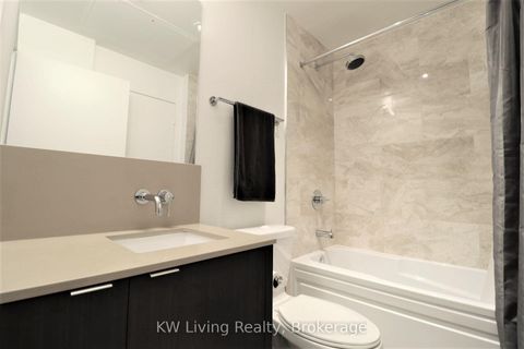 Photo 5 at 6703 - 88 Harbour Street E, Waterfront Communities C1, Toronto