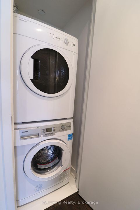 Photo 6 at 6703 - 88 Harbour Street E, Waterfront Communities C1, Toronto