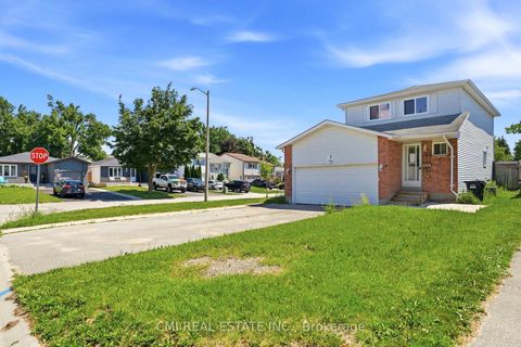 Photo 3 at 1 Mccuaig Court, Grove East, Barrie