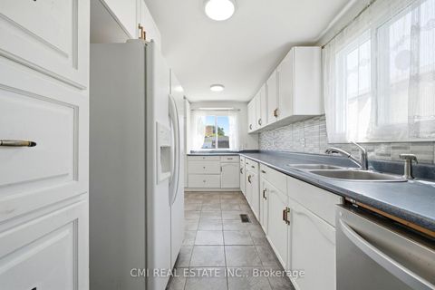 Photo 11 at 1 Mccuaig Court, Grove East, Barrie