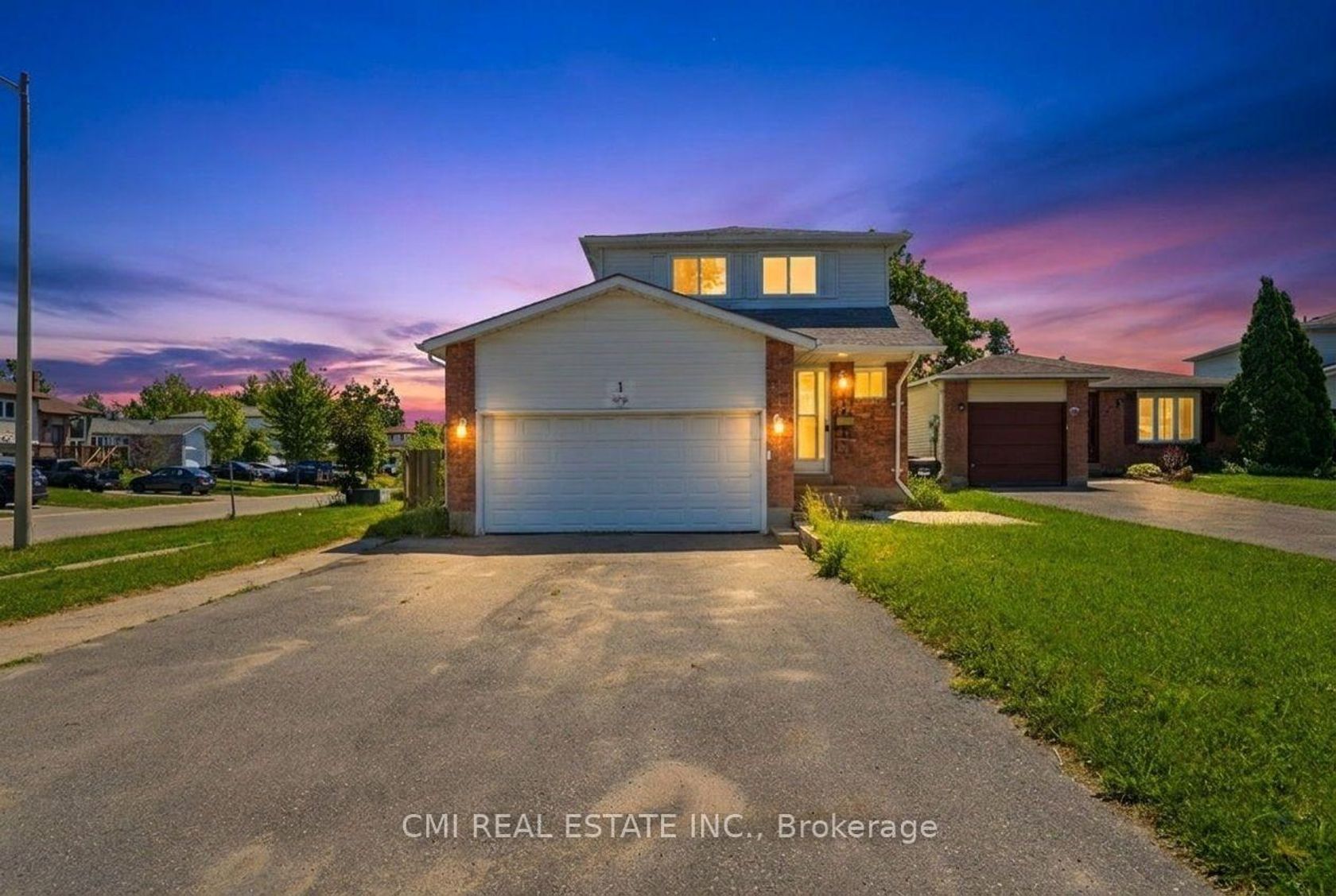 1 Mccuaig Court, Grove East, Barrie photo number 2