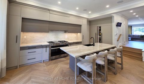 Photo 10 at 586 Broadway Avenue E, Leaside, Toronto