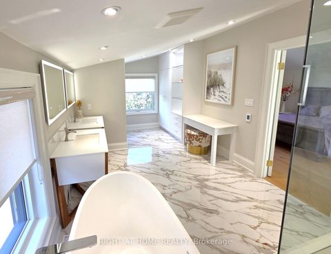 Photo 12 at 586 Broadway Avenue E, Leaside, Toronto