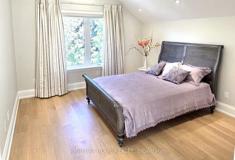 Photo 14 at 586 Broadway Avenue E, Leaside, Toronto