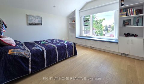 Photo 15 at 586 Broadway Avenue E, Leaside, Toronto