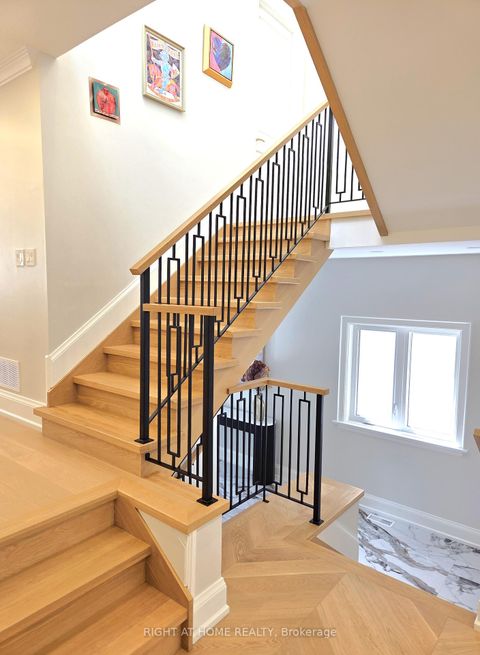 Photo 19 at 586 Broadway Avenue E, Leaside, Toronto
