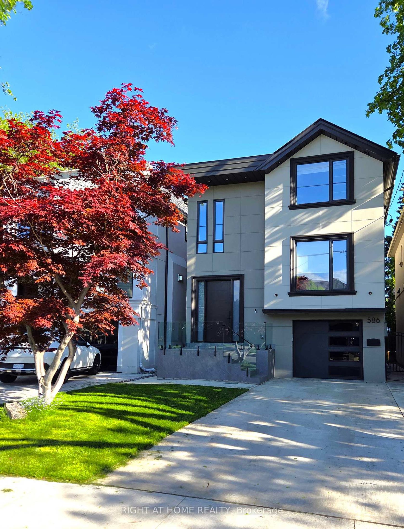 586 Broadway Avenue E, Leaside, Toronto 