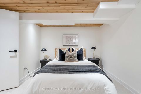 Photo 35 at 49 Binswood Avenue, East York, Toronto