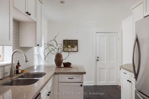 Photo 17 at 250 Springdale Boulevard, East York, Toronto