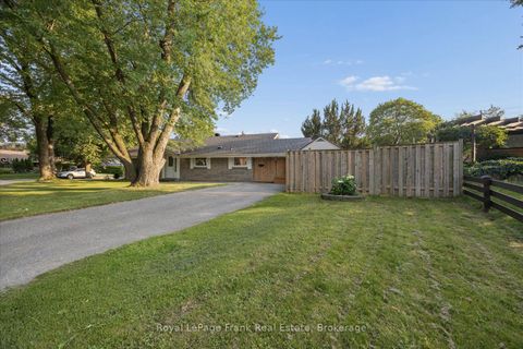 Photo 1 at 2 Rosswood Crescent, Bendale, Toronto