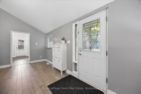 Photo 2 at 2 Rosswood Crescent, Bendale, Toronto