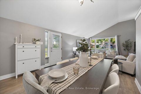 Photo 5 at 2 Rosswood Crescent, Bendale, Toronto