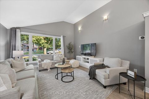 Photo 7 at 2 Rosswood Crescent, Bendale, Toronto