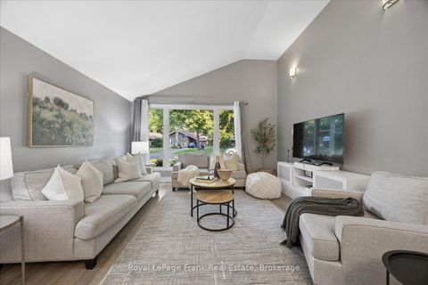 Photo 8 at 2 Rosswood Crescent, Bendale, Toronto